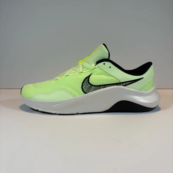 Men’s Nike Legend Essential 3 Next Nature Shoes Size 11 New In Box - Picture 2 of 6